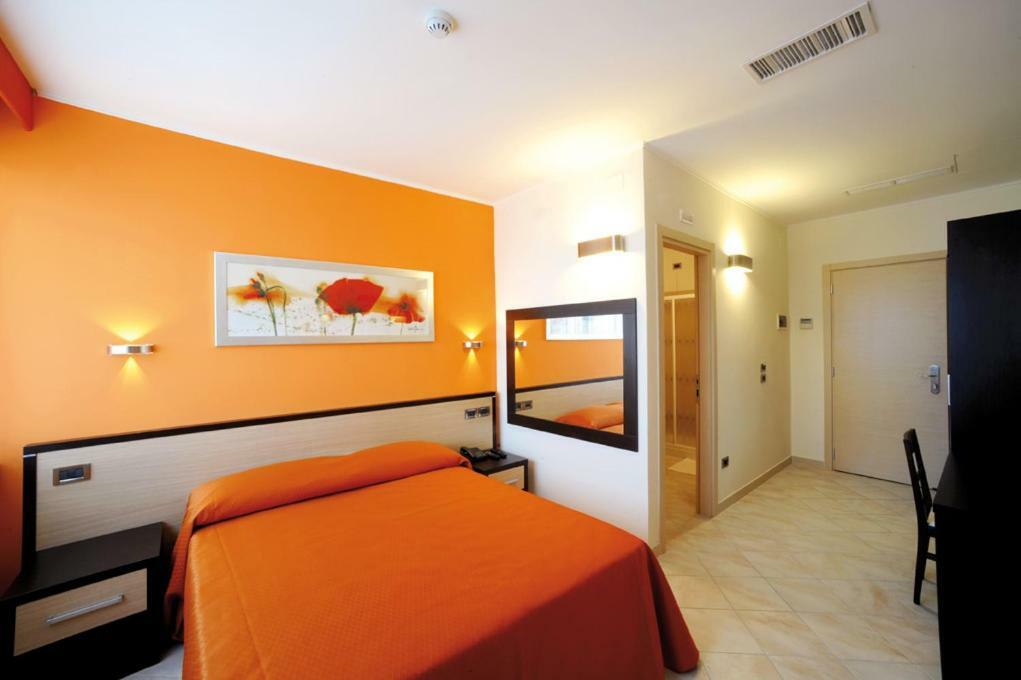 Hotel Cristina Rocca San Giovanni Eksteriør billede